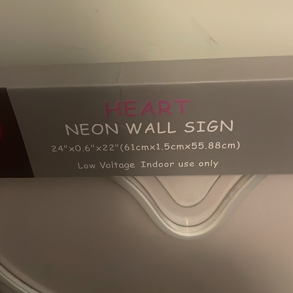 New in box heart neon sign 24x0.6x22 - Picture 2 of 4